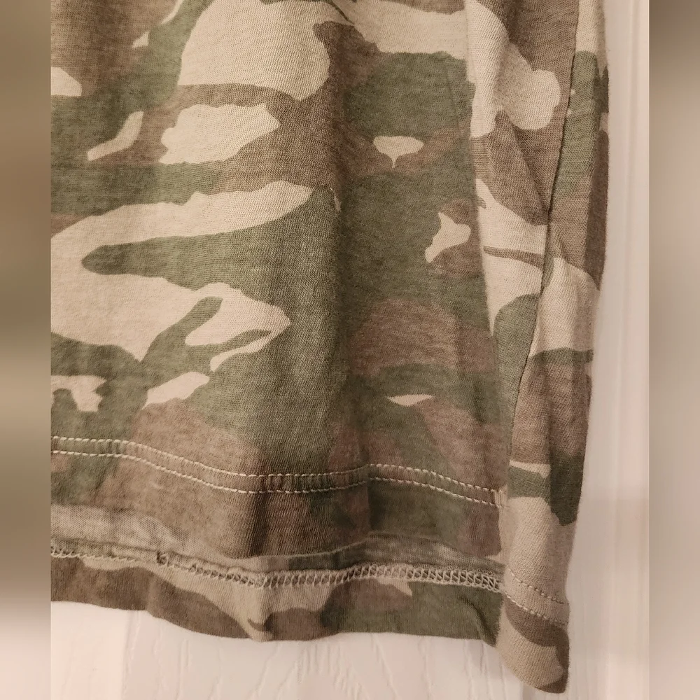 MONROW Tonal Camo Vintage Style Tee In Light Camouflage w/Boxy fit